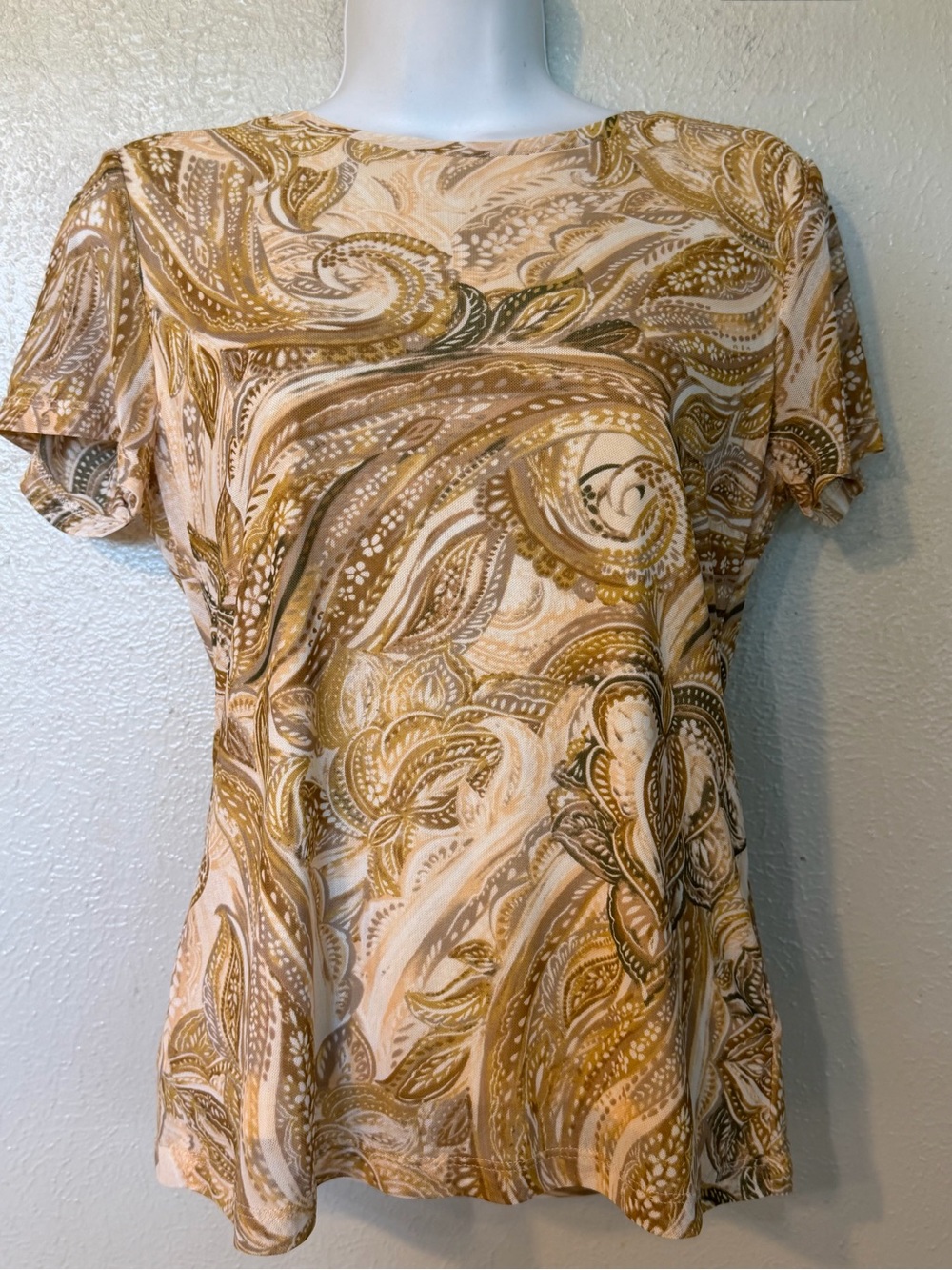 Tahari Tan Gold Paisley Print Mesh Top Short Sheer Sleeves Tee Top sz Small